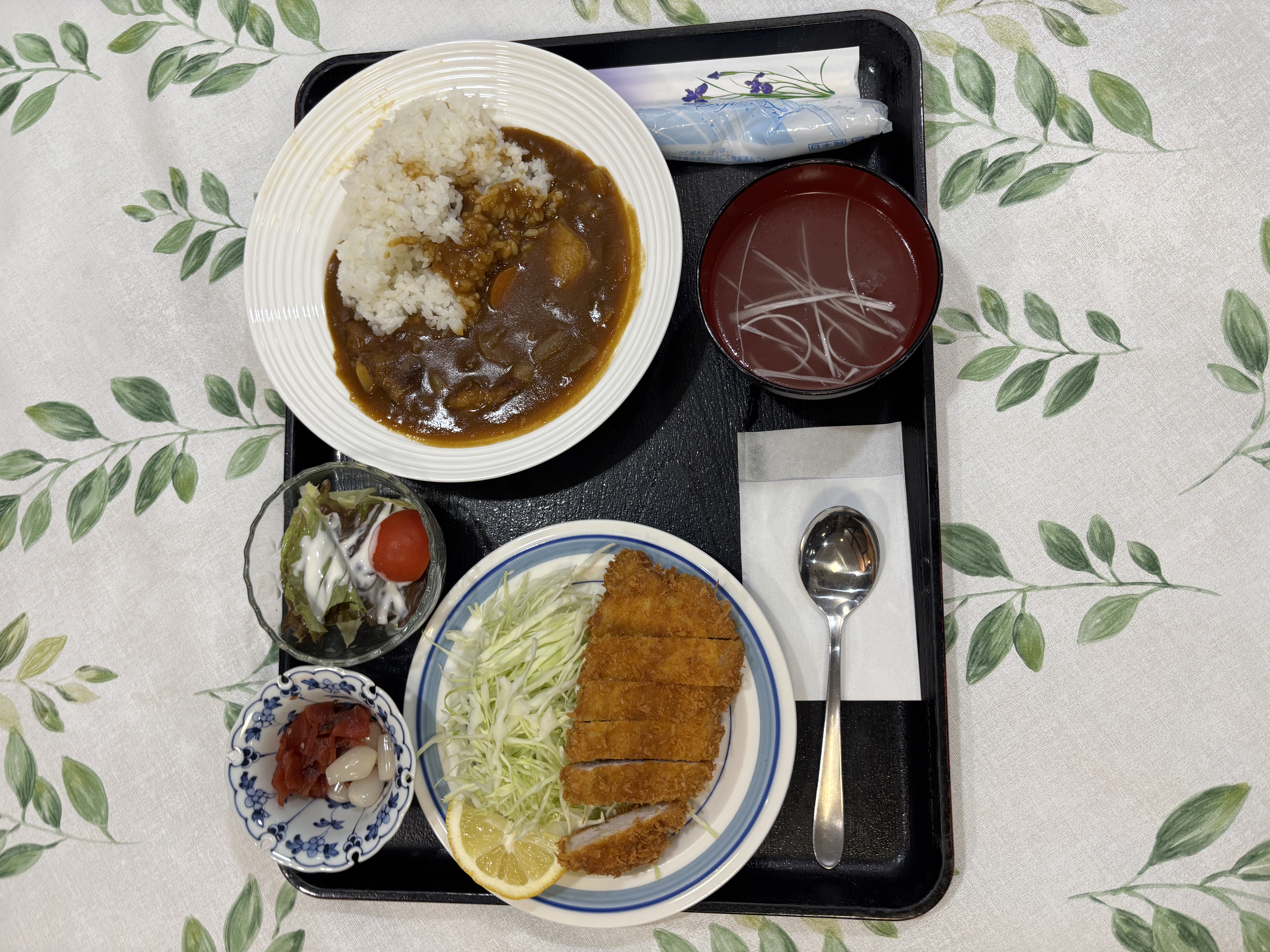 夕食例　カレーライスとロースカツ