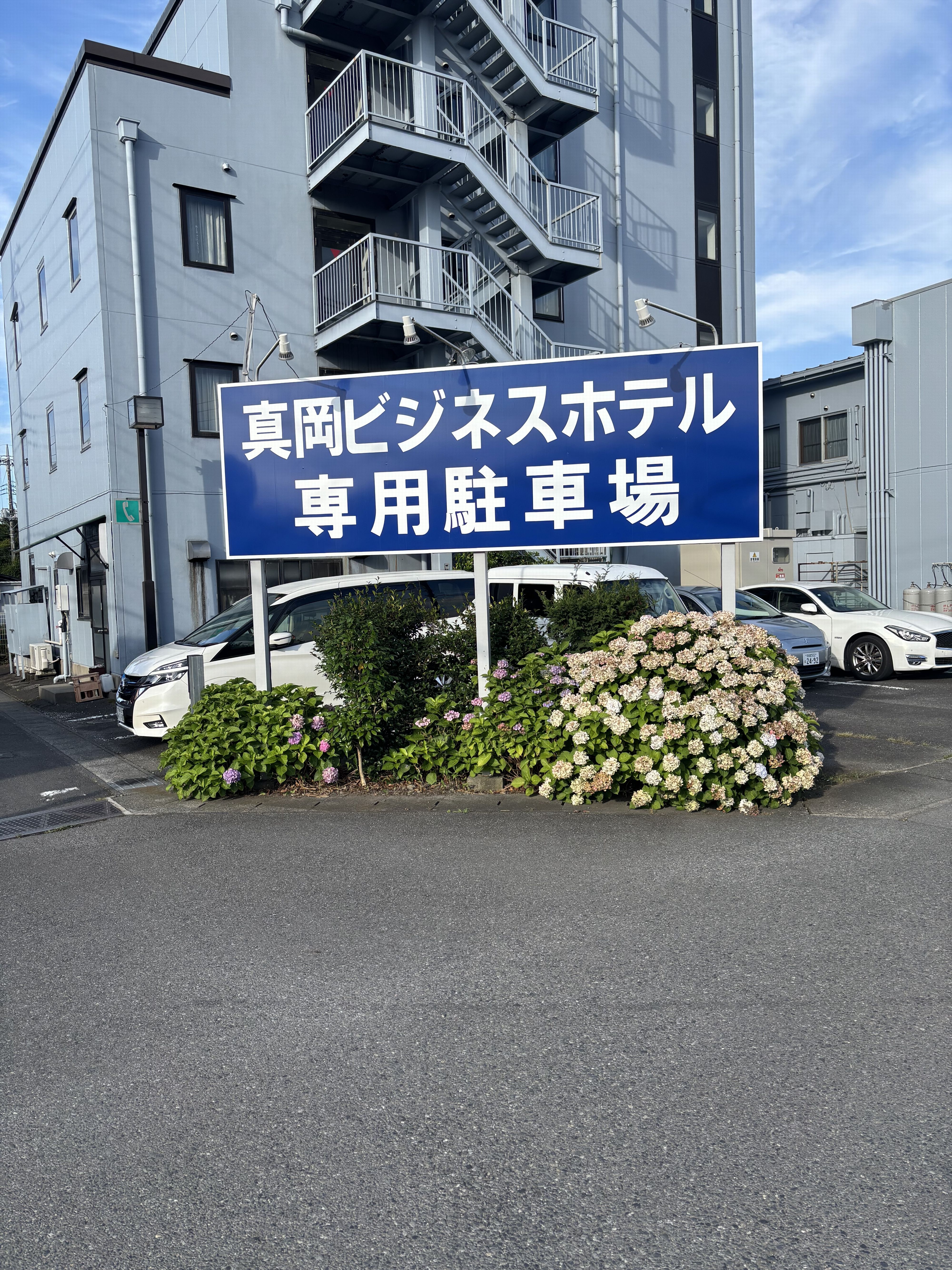 北側駐車場