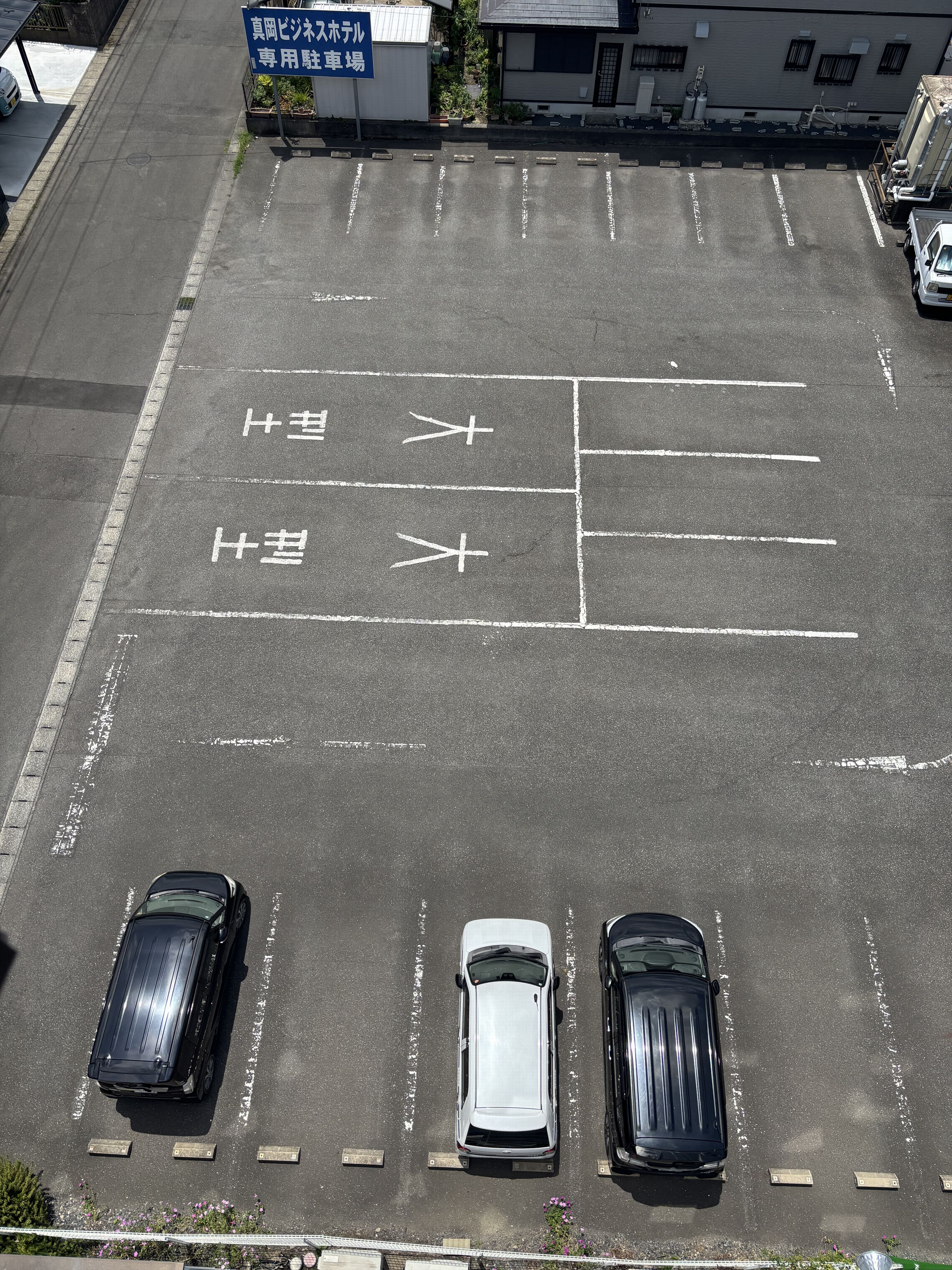 メイン駐車場