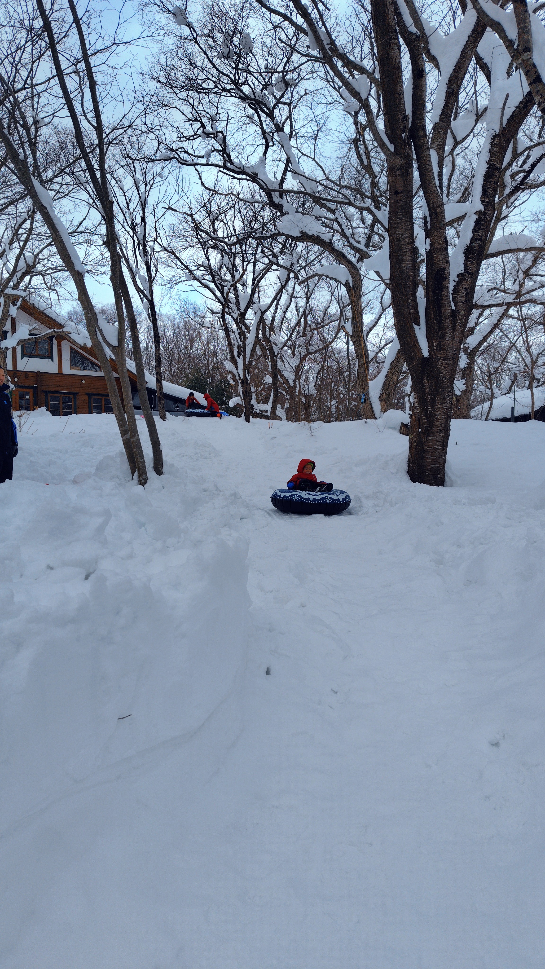 エアーチューブで雪遊び