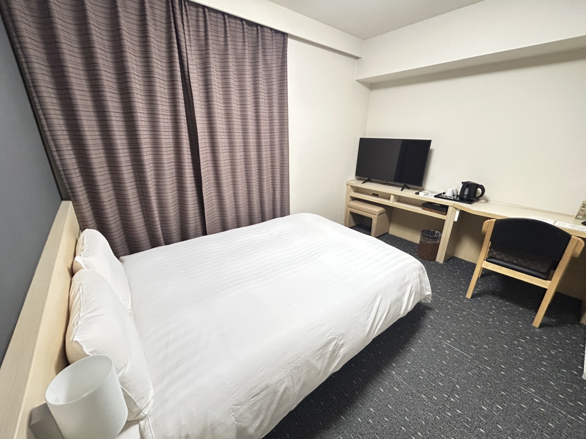 ◆ダブルルーム　18.0㎡　ベッドサイズ：140cm&times;195cm