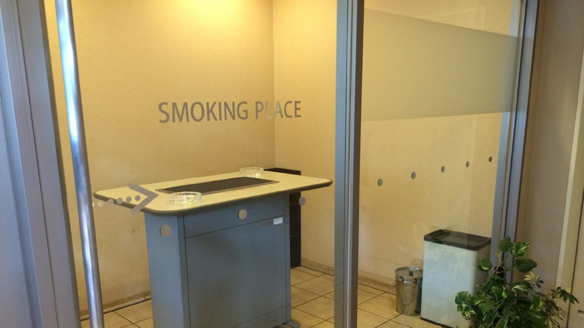 ◆館内喫煙ブース　1階