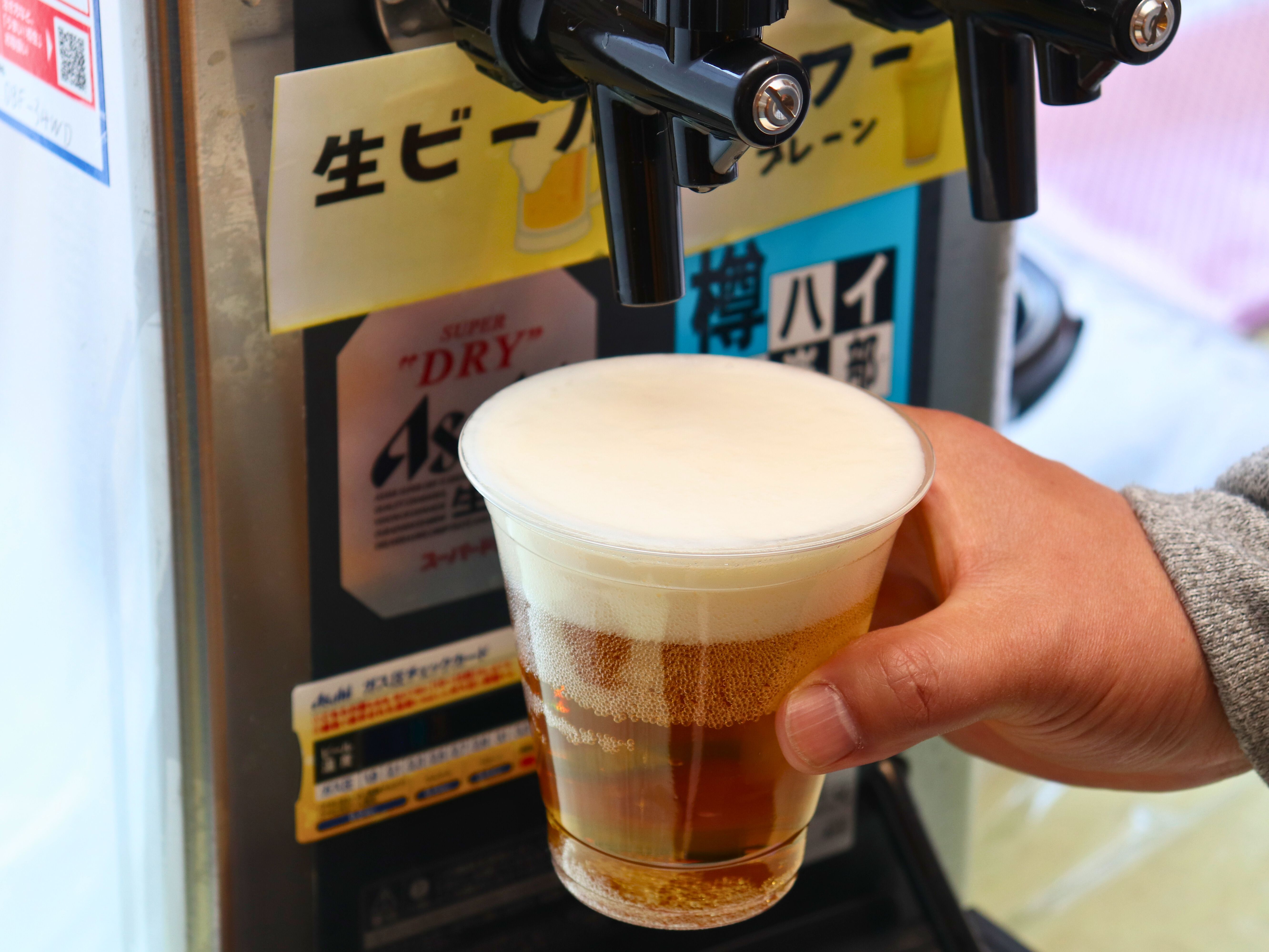 【ラウンジサービス】くつろぎ時間のお供に、生ビールをどうぞ。