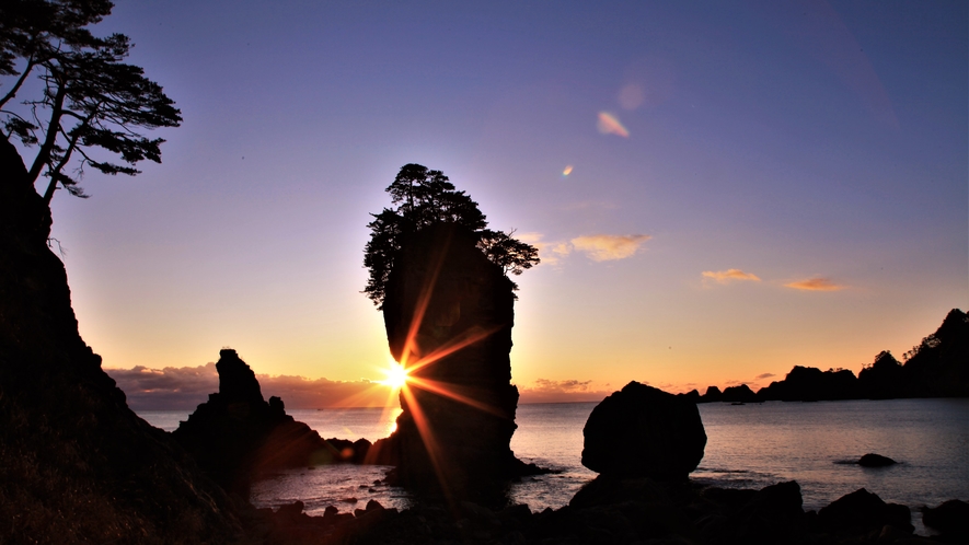 【三王岩】田老地区の三王岩と昇る朝日