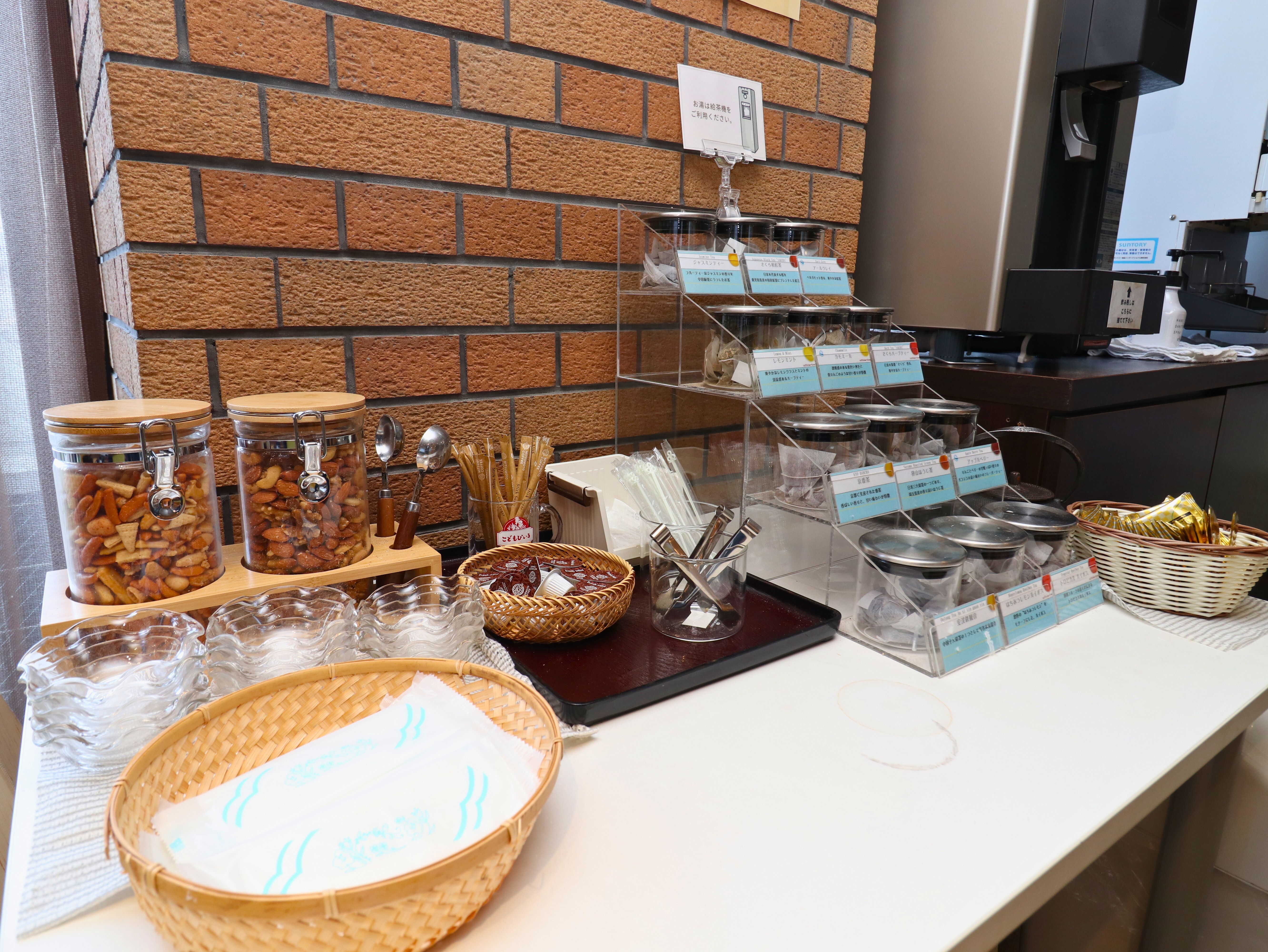 【ラウンジサービス】おつまみやティータイムにご利用ください。