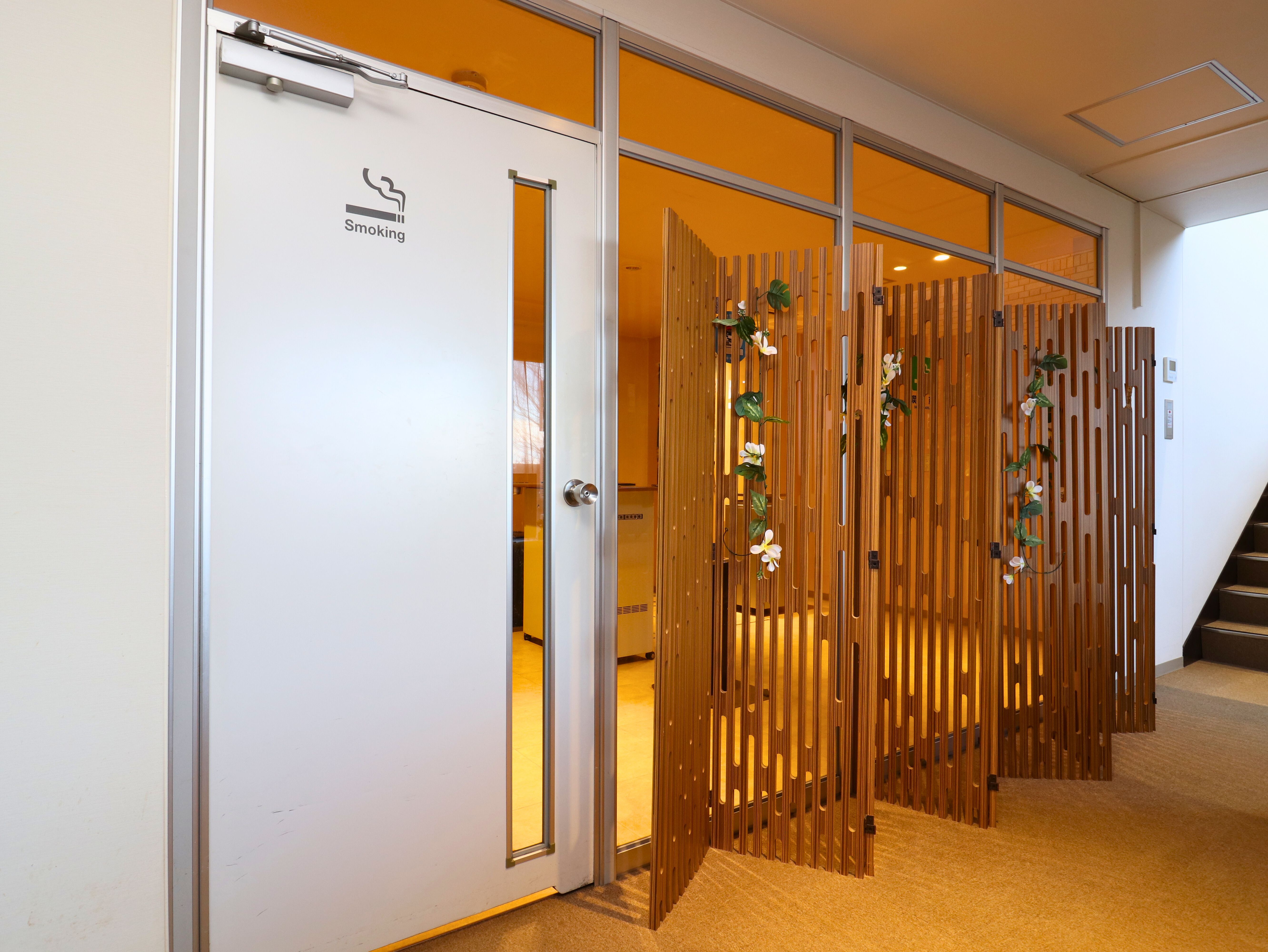 【喫煙ルーム】館内の喫煙はこちらでお願いいたします。