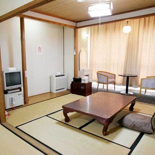 * Kamar bergaya Jepang dua kamar