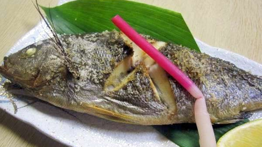 [夕食一例]季節のお魚を使った煮魚or焼き魚をお出ししております。