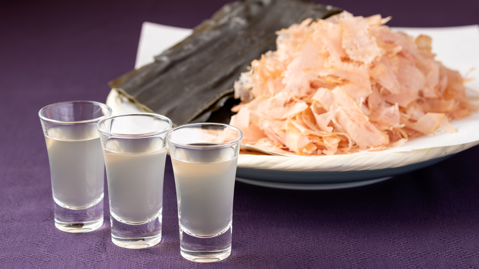 ご夕食は"小野川湧水"で引いた出汁から始まります