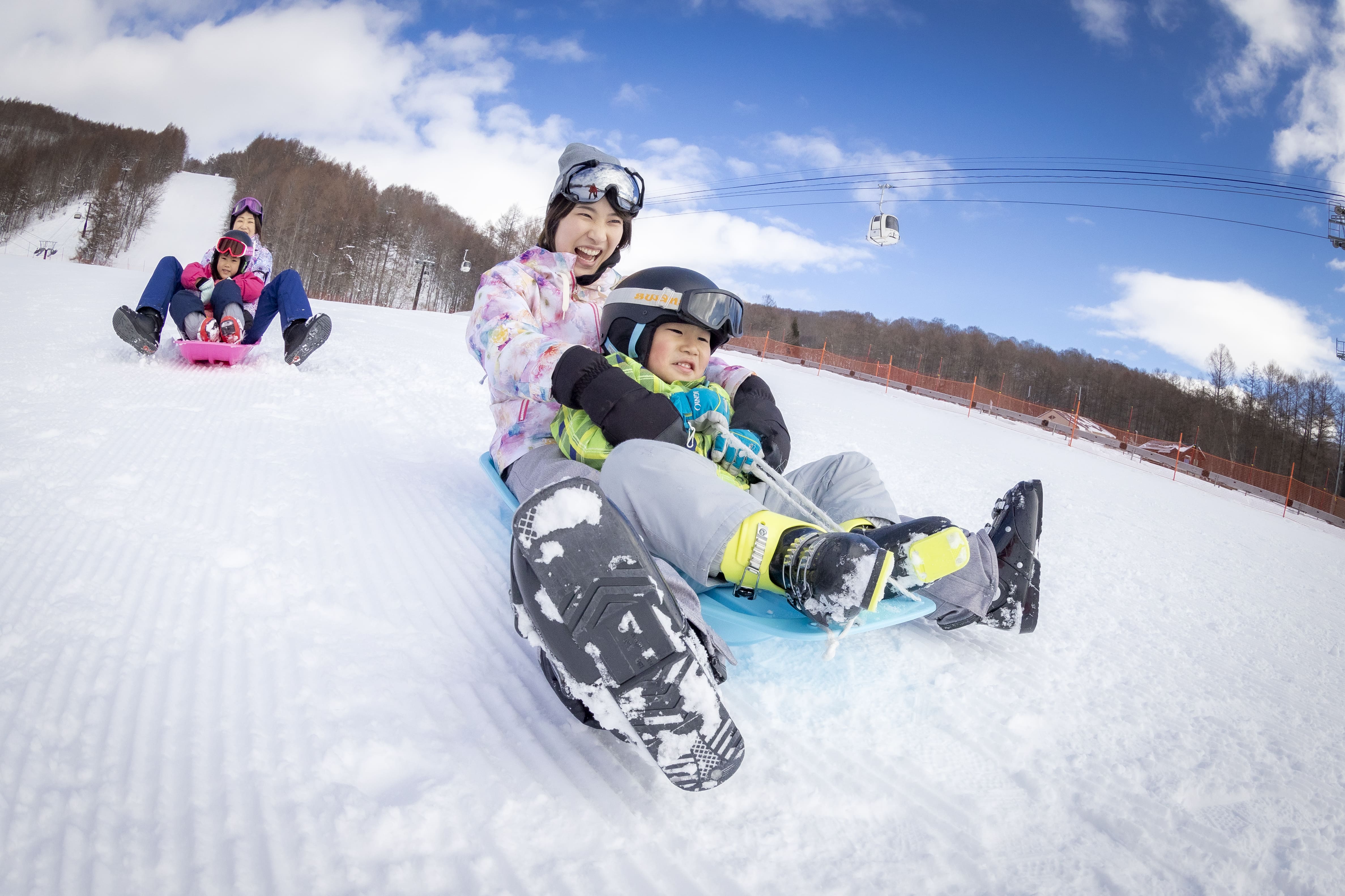 50メートル超の本格そりゲレンデ