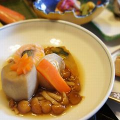 【お料理　煮物】　虹鱒(ニジマス)と里芋となめこの煮物　地元で獲れた食材で素材の味を活かした優しい味
