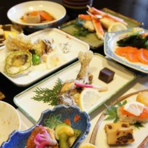 【お料理】魚・山菜会席料理　当館の板前が素材をが厳選して料理をご提供致します。