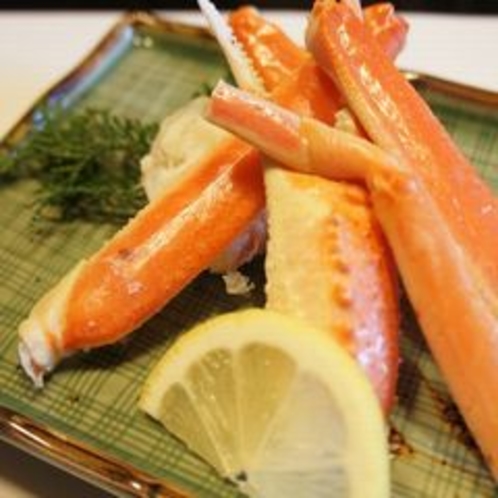 【お料理　ズワイガニ】　食べやすくカットをしてご用意いたします。