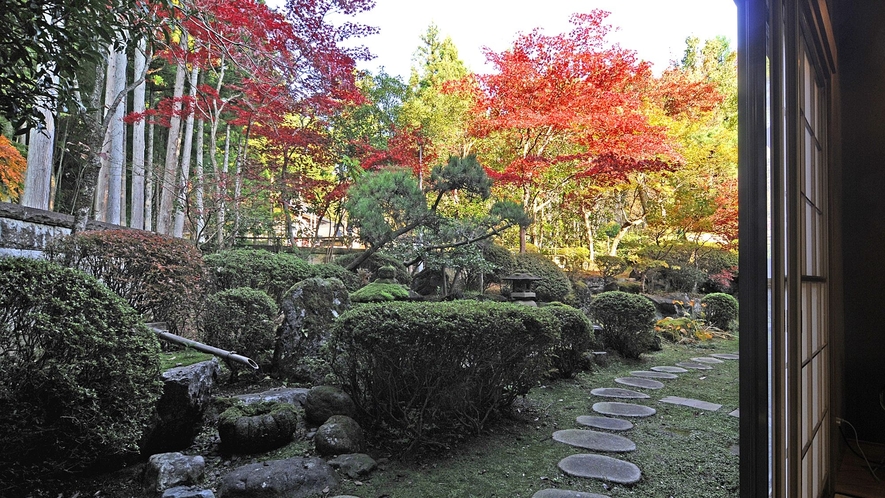 菊の間庭園（紅葉）