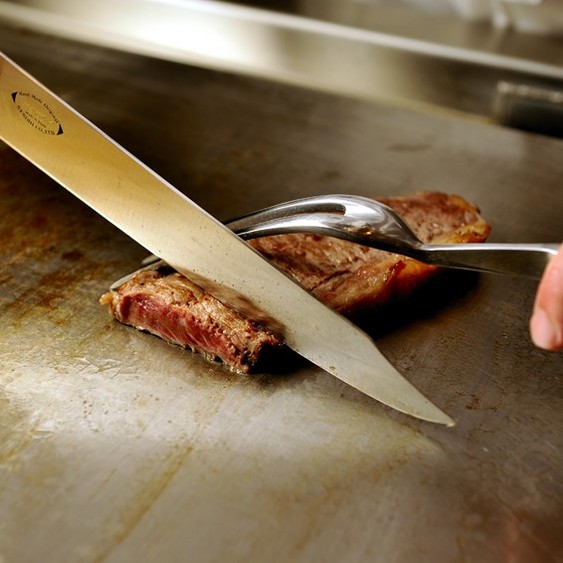 ■ Cut steak