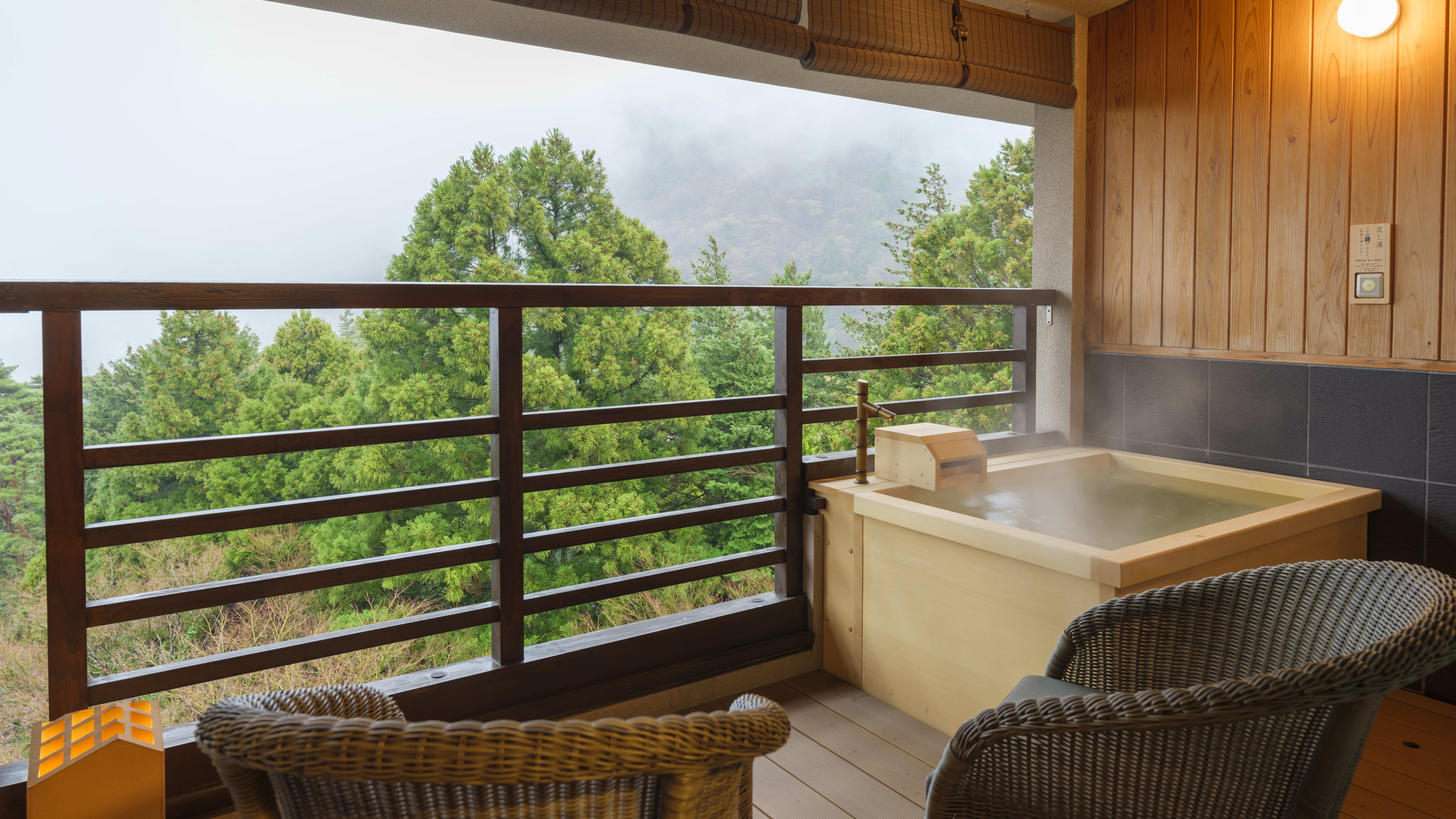 【檜露天風呂付き和洋室】四季折々の風景を眺めながら湯浴みを。※露天風呂は沸かし湯。