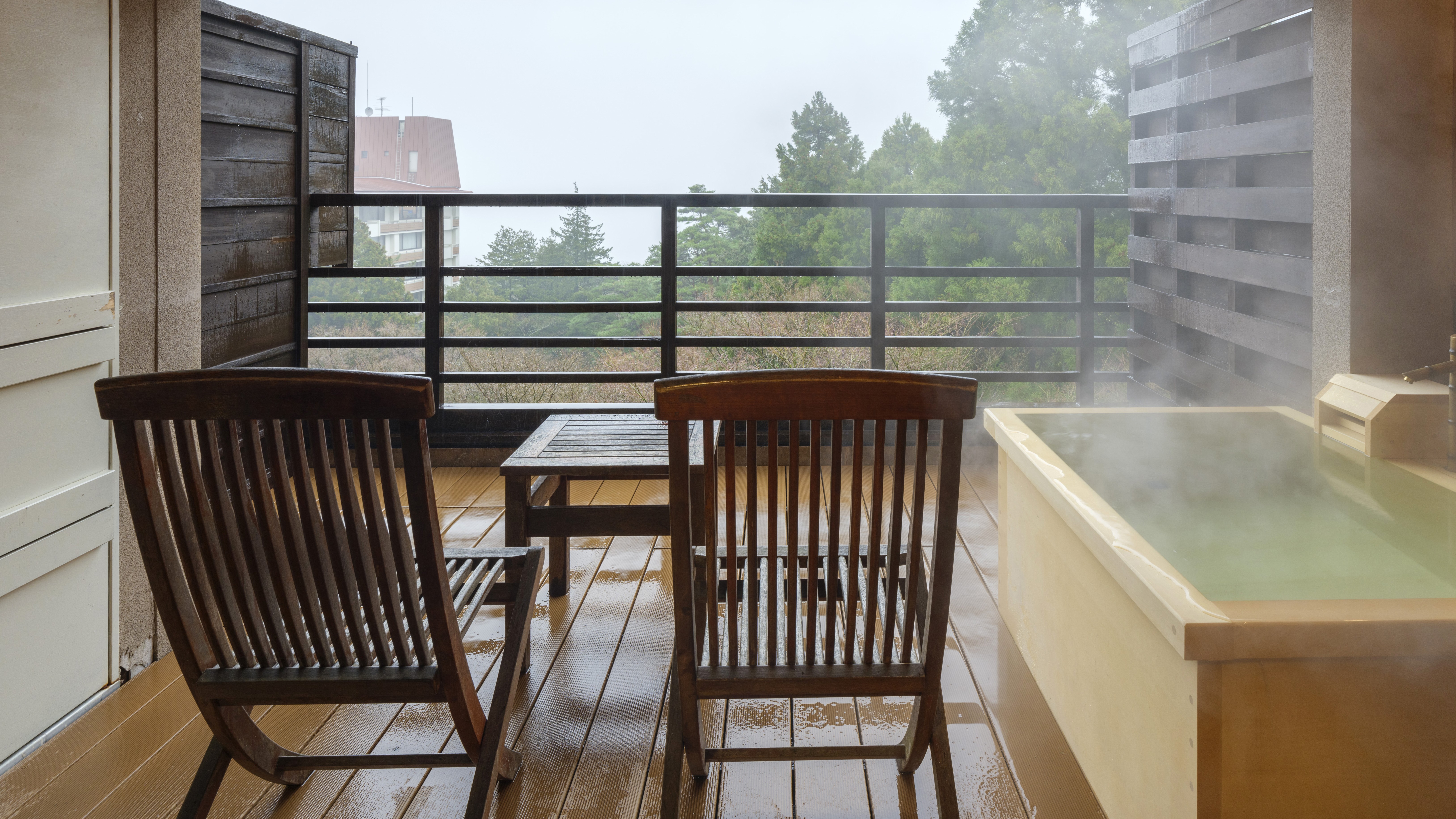 【檜露天風呂付き和洋室】四季折々の風景を眺めながら湯浴みを。※客室風呂は沸かし湯。