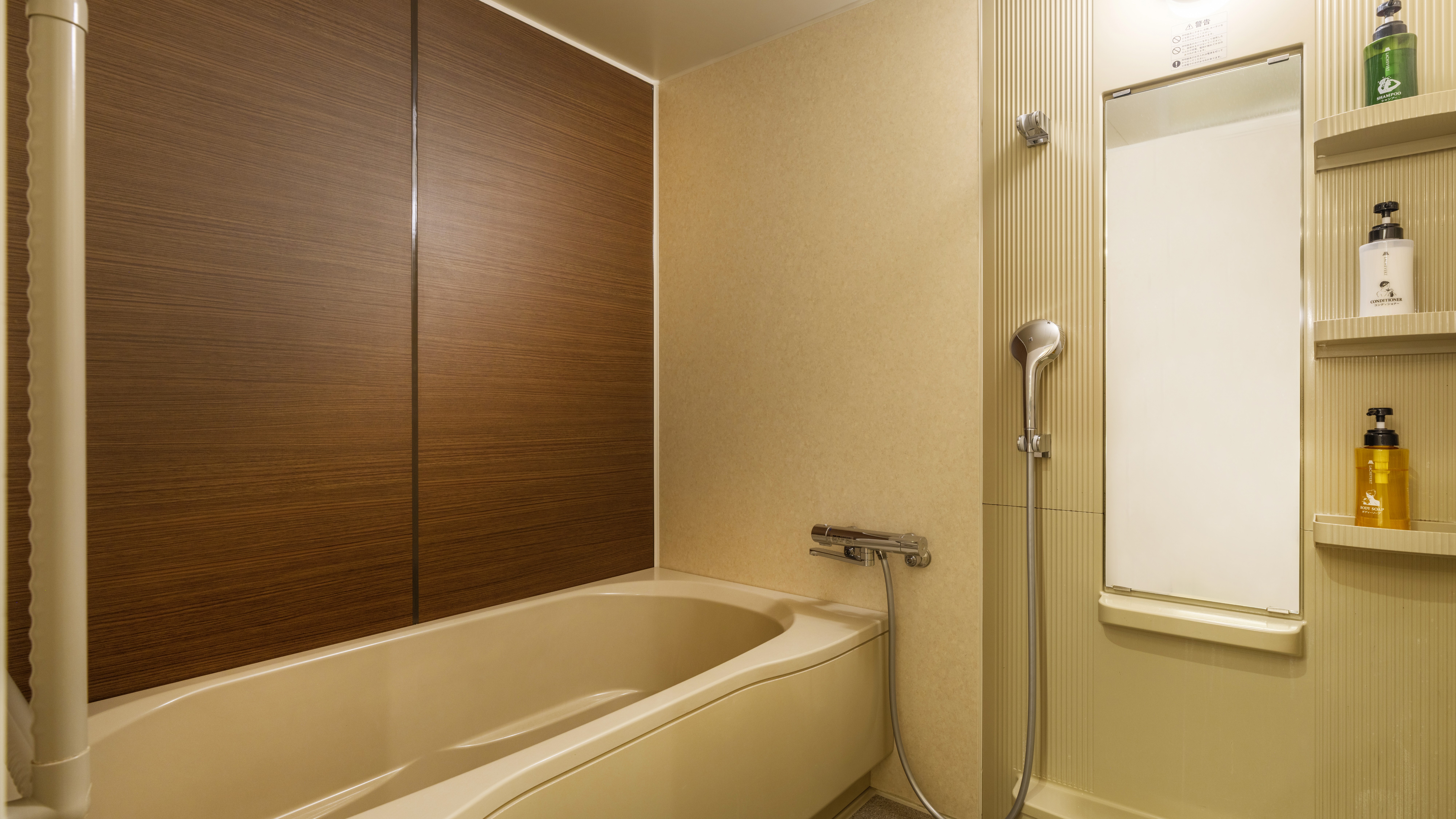 【広々洋室ツイン】ユニットバス付きの客室。