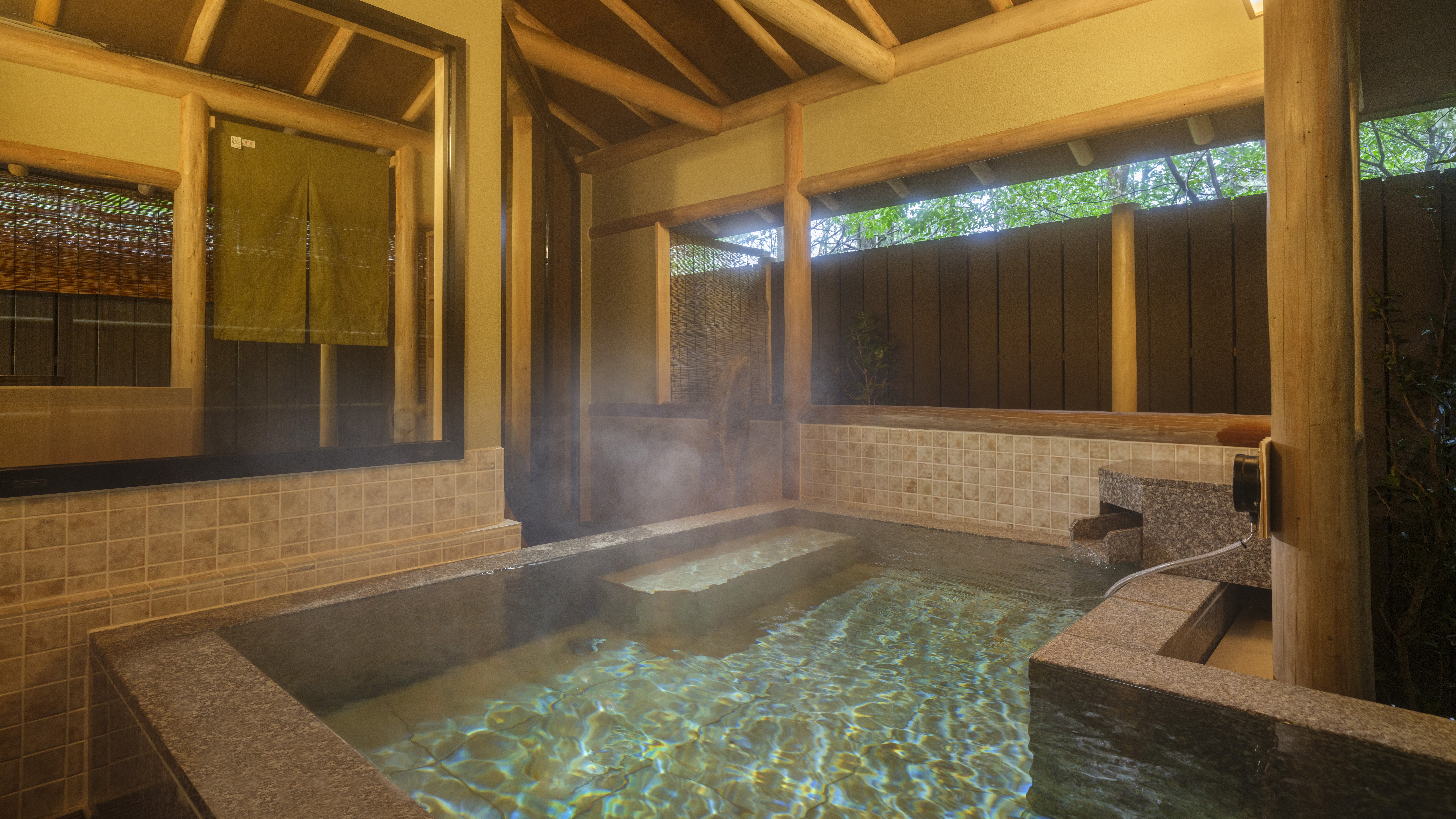 【貸切露天風呂】東屋があった場所に貸切風呂を新設。