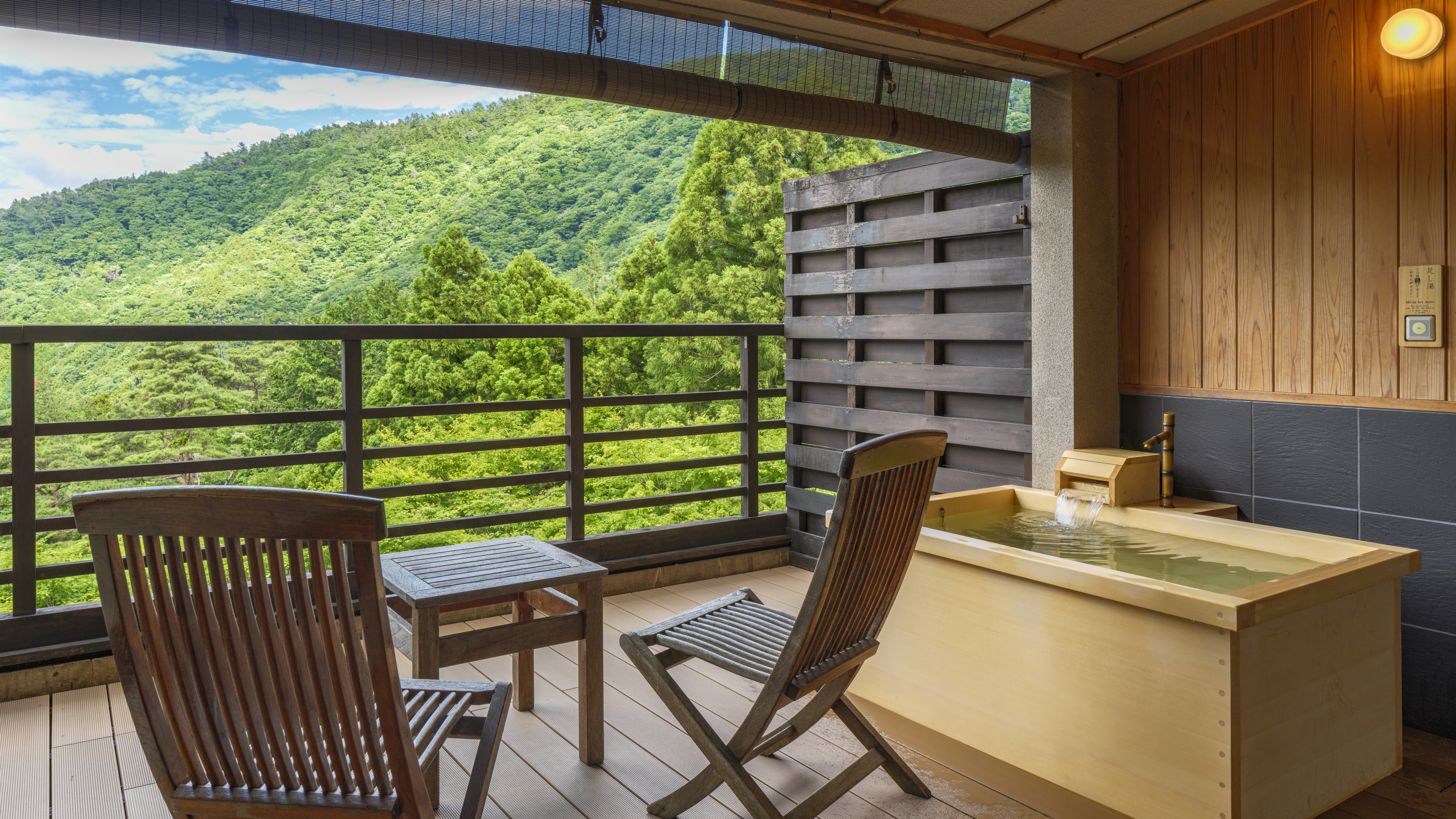 【檜露天風呂付き和洋室】自然を眺めながらプライベートな空間を満喫。※露天風呂は沸かし湯。