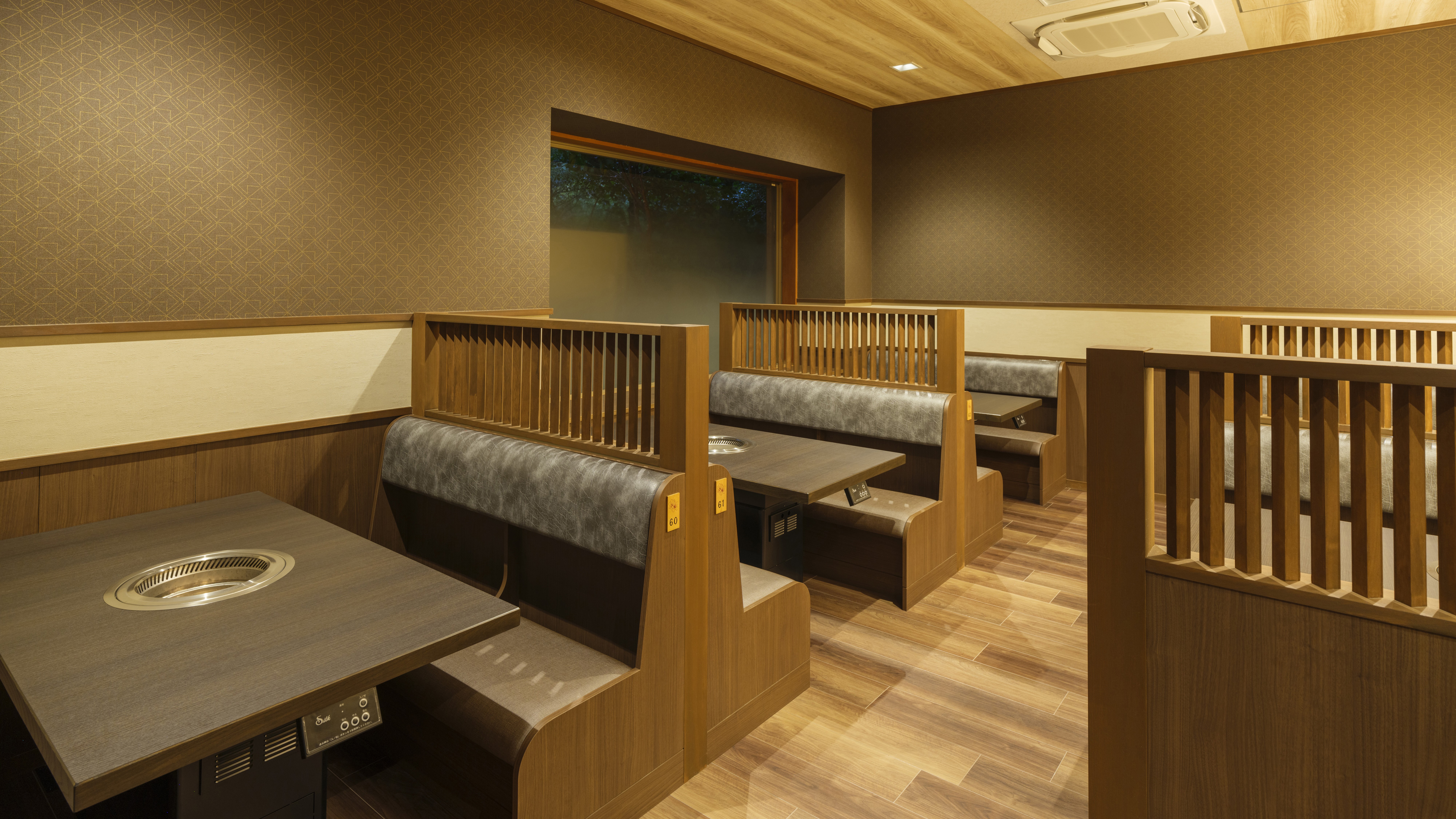 【食事処／つつじ亭】2025年4月、ソファテーブル席にリニューアル。