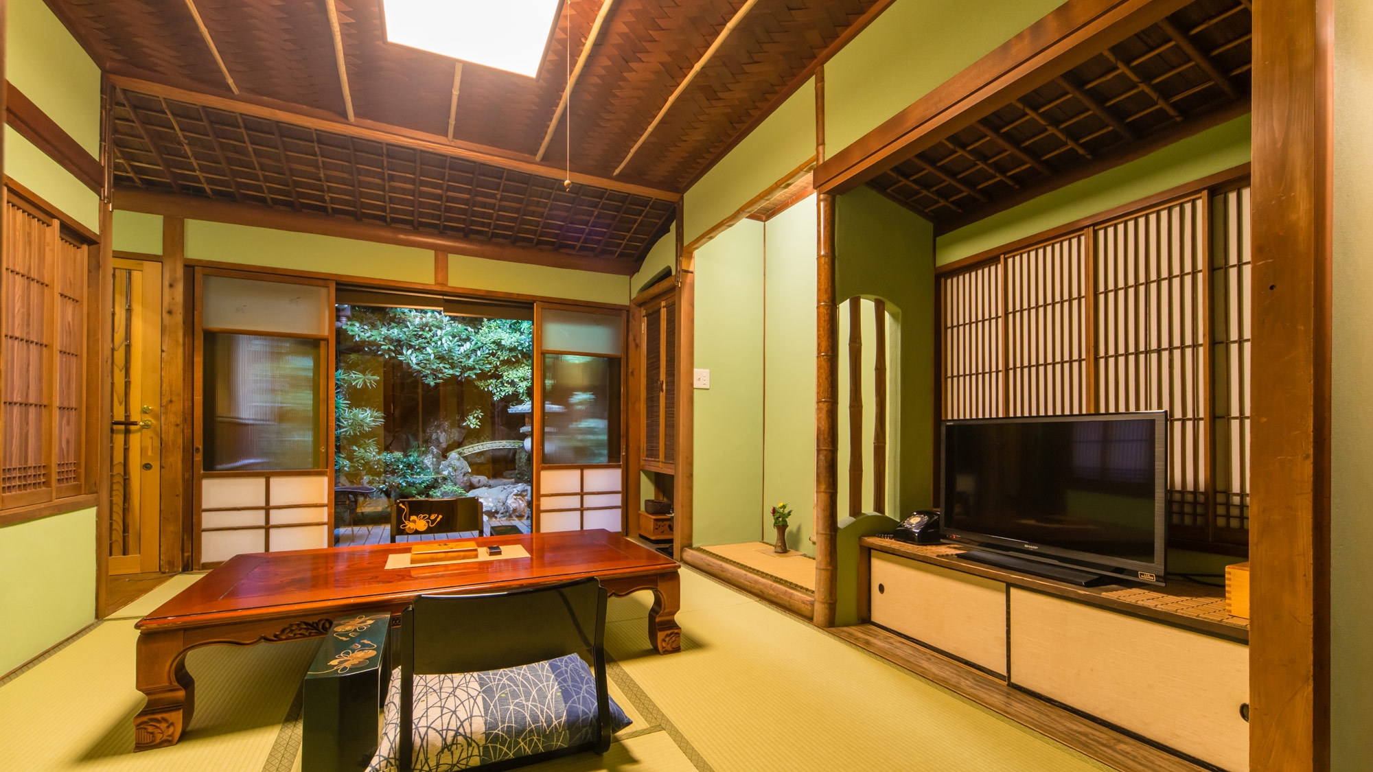 【本館　竹】純和風2階客室＋日本庭園を眺める内風呂付き
