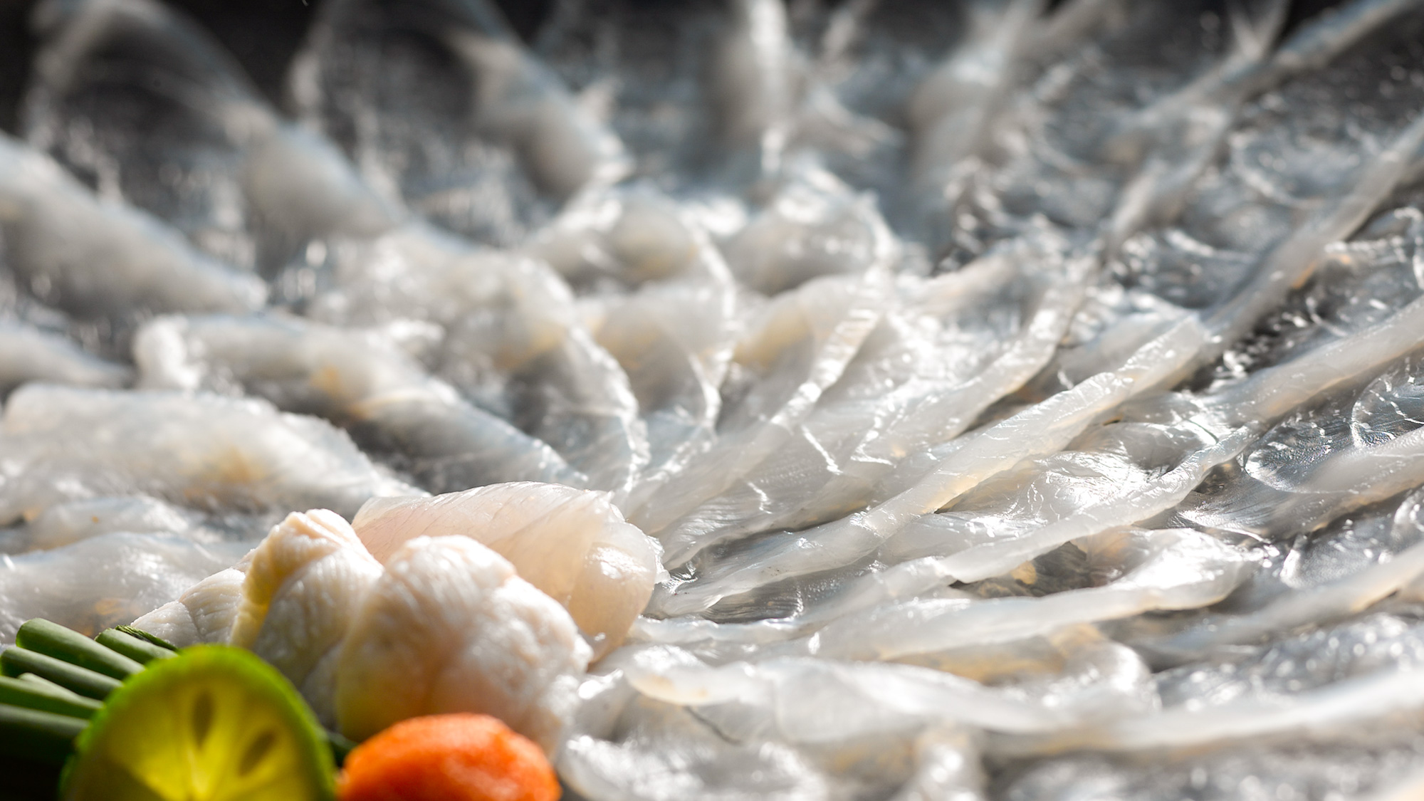 主人自ら仕入れに出向き、大物の天然とらふぐを仕入れ。ふぐの繊細の味わいをご堪能いただけます。