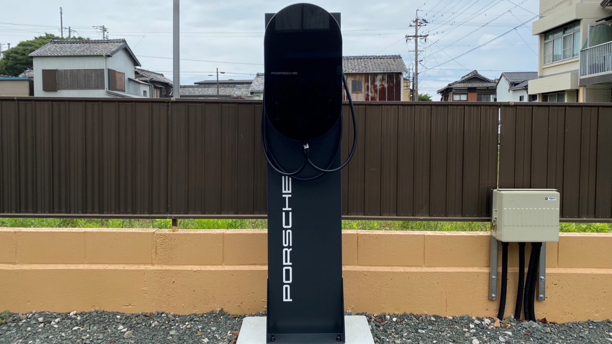 電気自動車普通充電器（8kW出力）を設置　※事前予約制（利用料金：2,200円／1回）