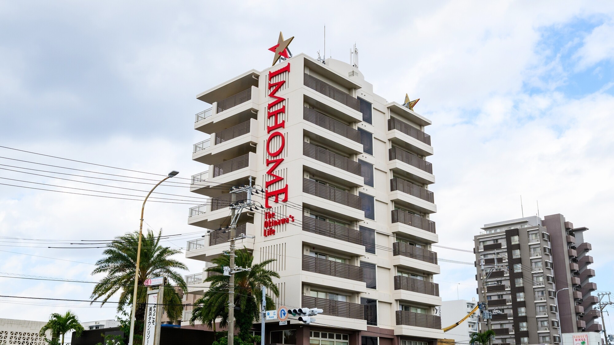 アメリカンビレッジまで歩いて2分！異国感溢れる北谷ステイ（素泊まり）