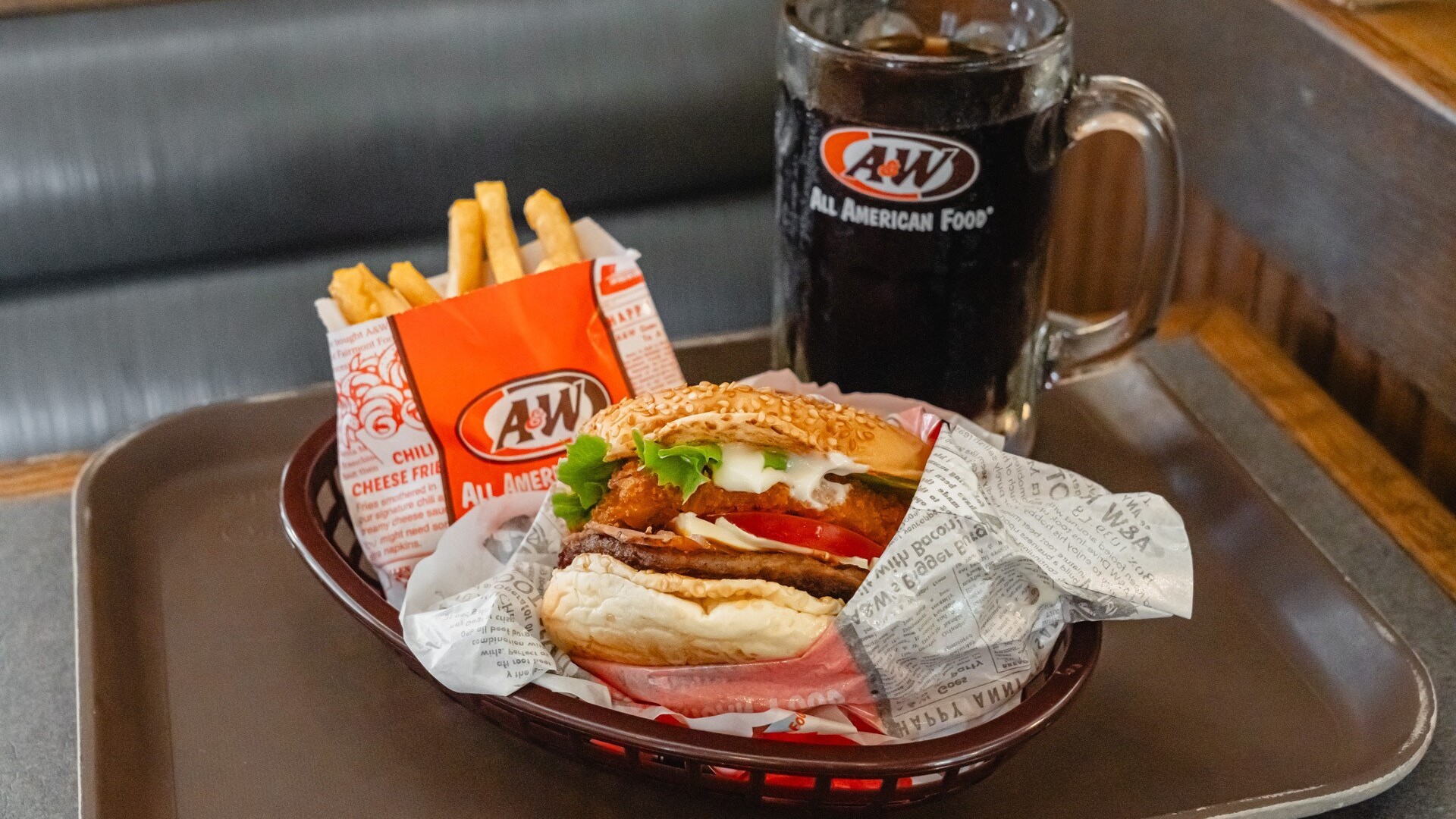 周辺飲食店_A＄W（徒歩1分）