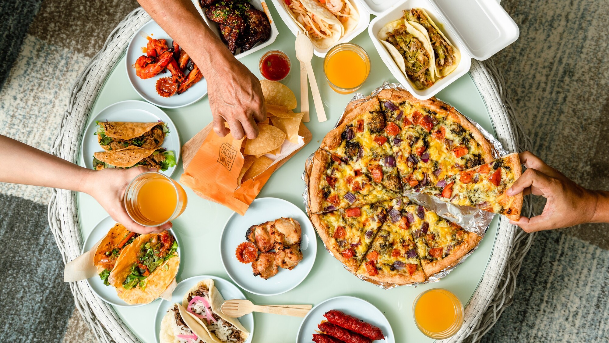 お部屋でお食事（イメージ）