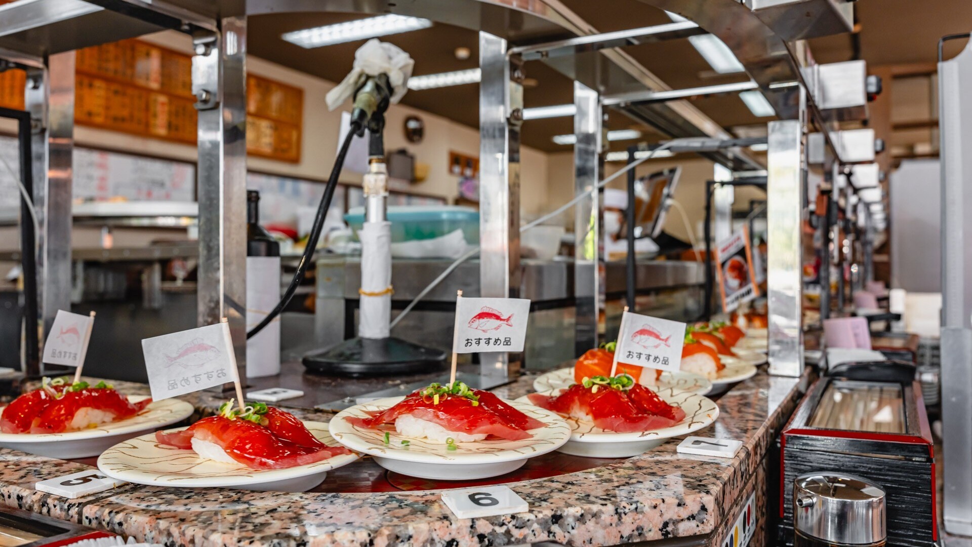 周辺飲食店_グルメ回転寿司市場（徒歩1分）