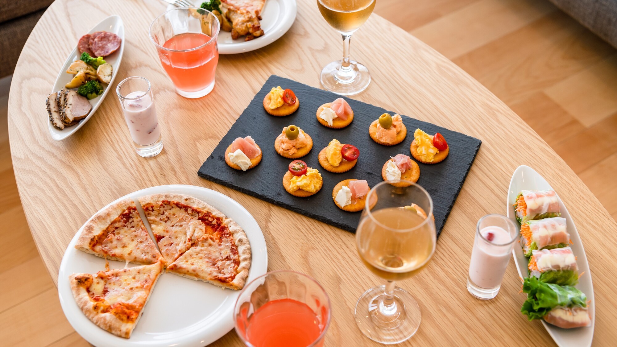 お部屋でお食事（イメージ）