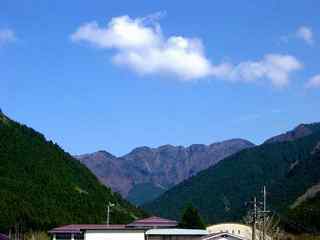 世界遺産「大峯山」を当館より望む