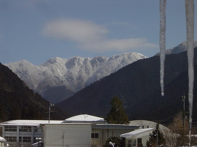 本館２階から眺望できる山上ケ岳