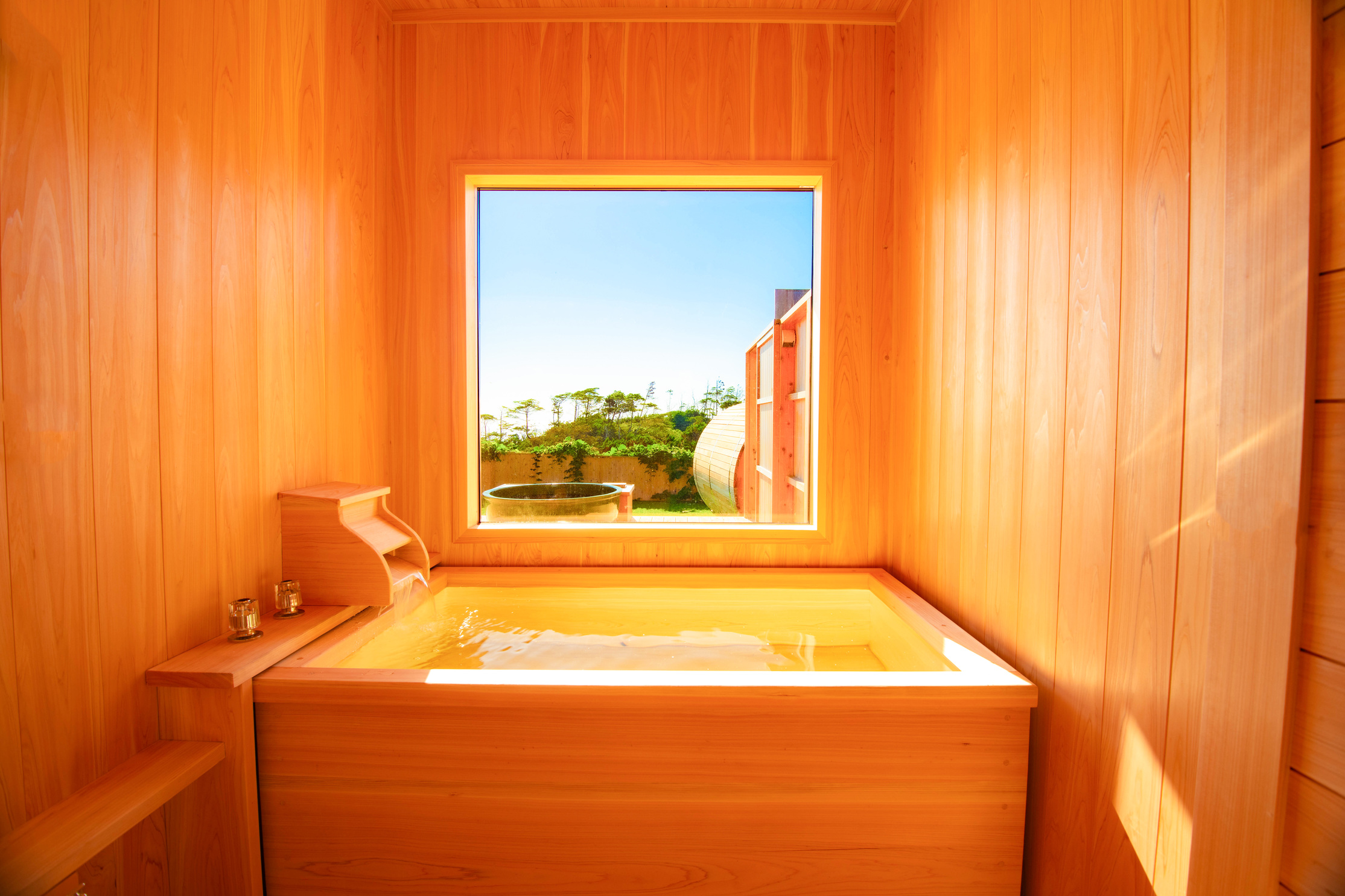太平洋が見える檜風呂