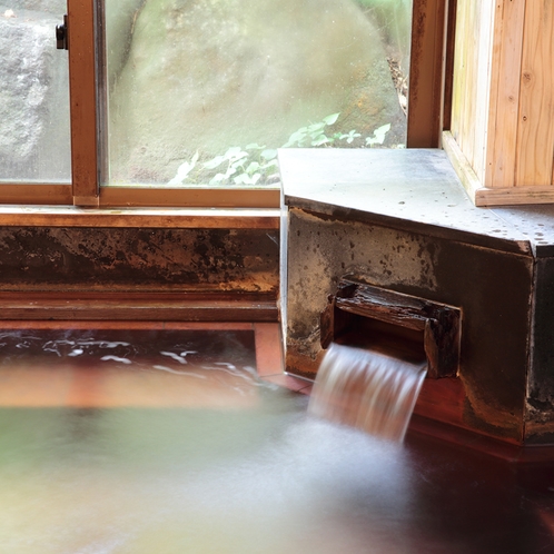 【男子大浴場】弱アルカリミネラル泉（人工泉）金山杉と檜造りの大浴場