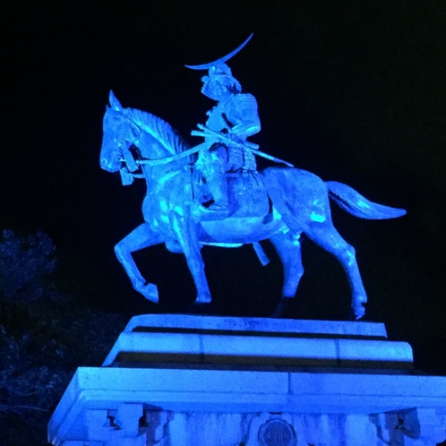 仙台城址の伊達政宗騎馬像　ライトアップは日没から23時まで