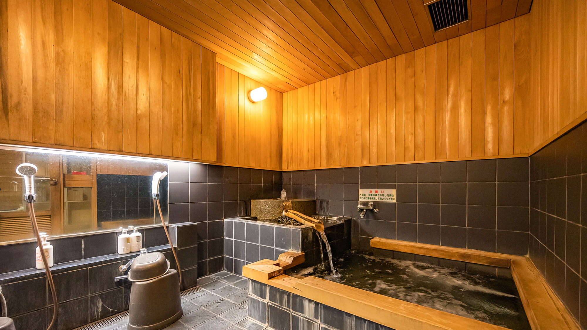 ・【お風呂場】日本三大美林の一つ「青森ヒバ」のチップが入ったヒバ香るジャグジーで、森林浴気分