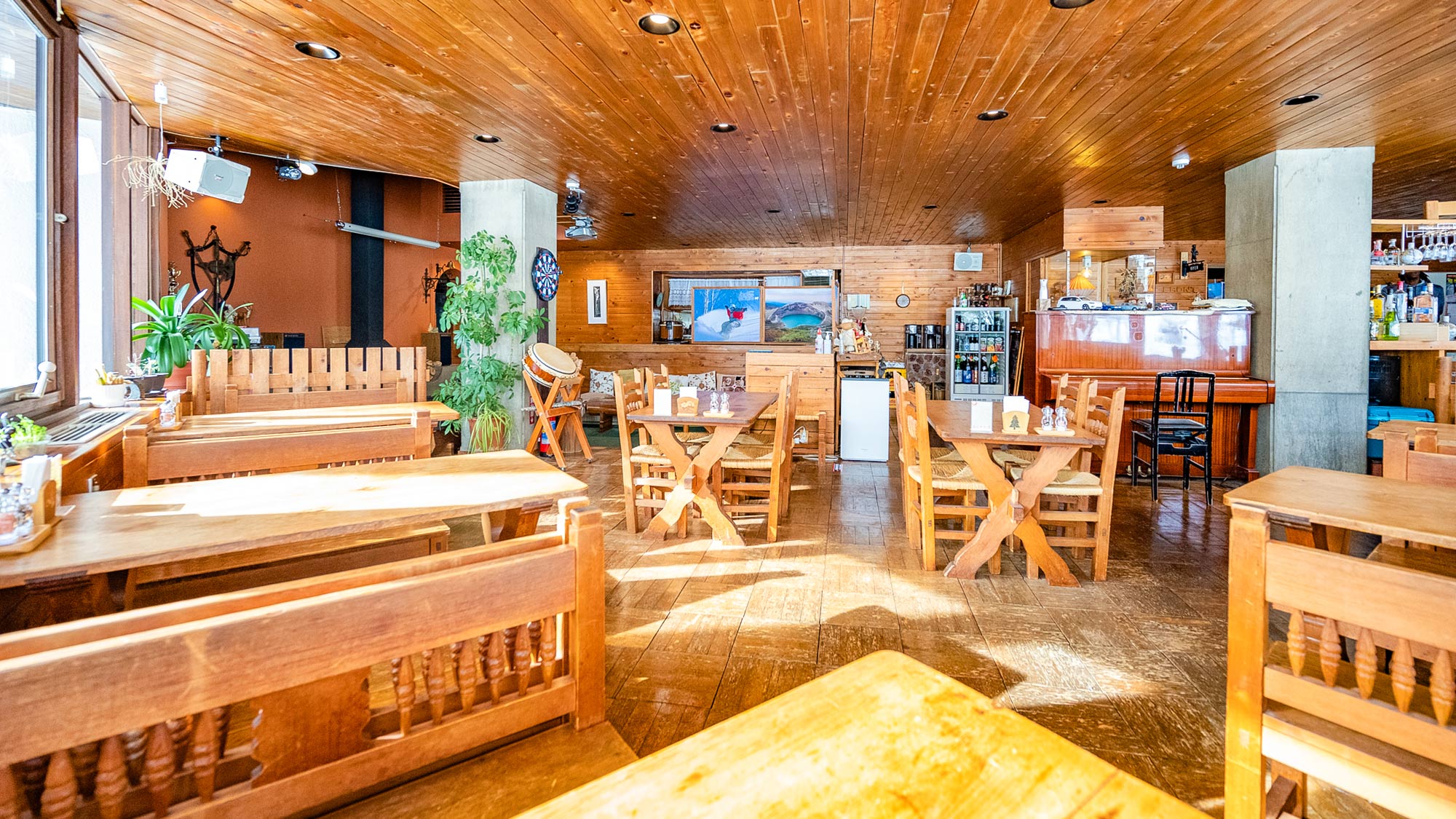 ・【レストラン】バー併設！夜も楽しめるレストラン