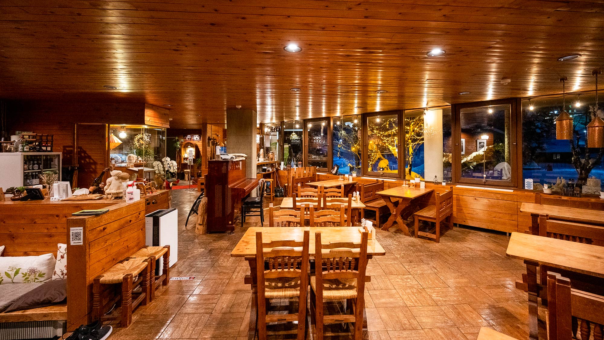 ・【レストラン】食事の後は、バーで一杯。大人の時間