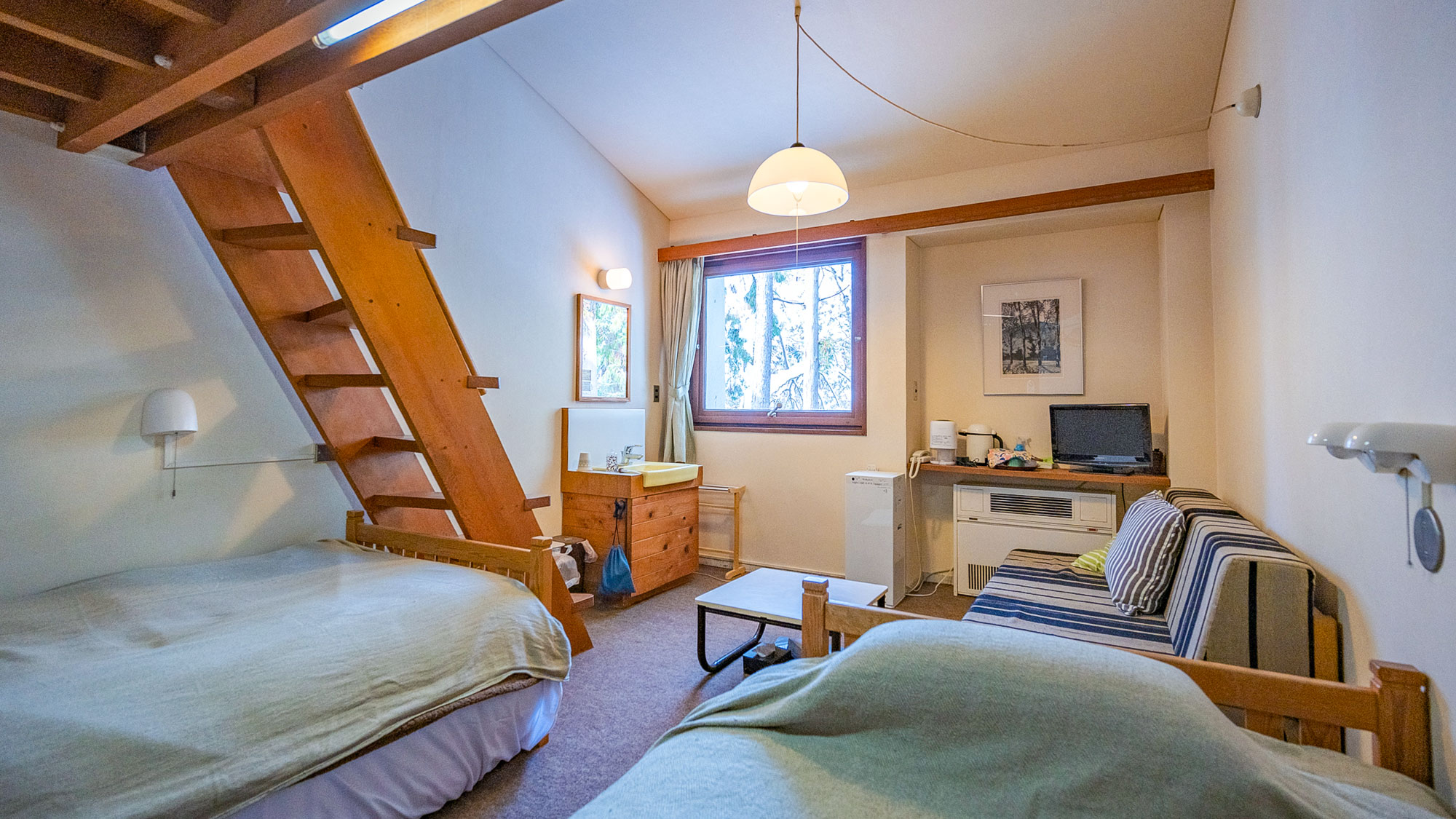 ・【ロフト付きファミリールーム】洗面台や電気ケトル付きで便利！ファミリー向け