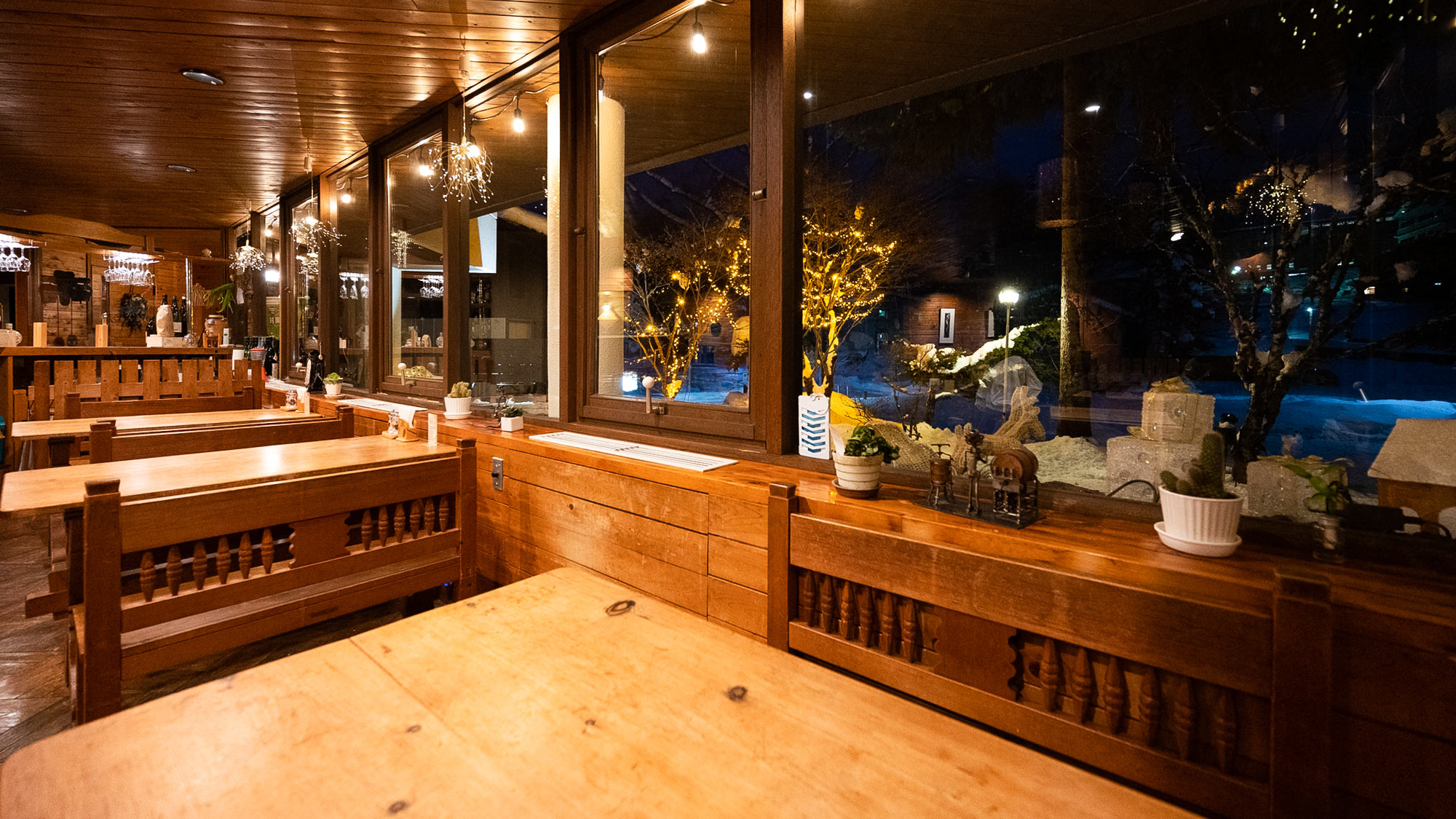 ・【レストラン】ロマンチックな夜を、雪景色と共に