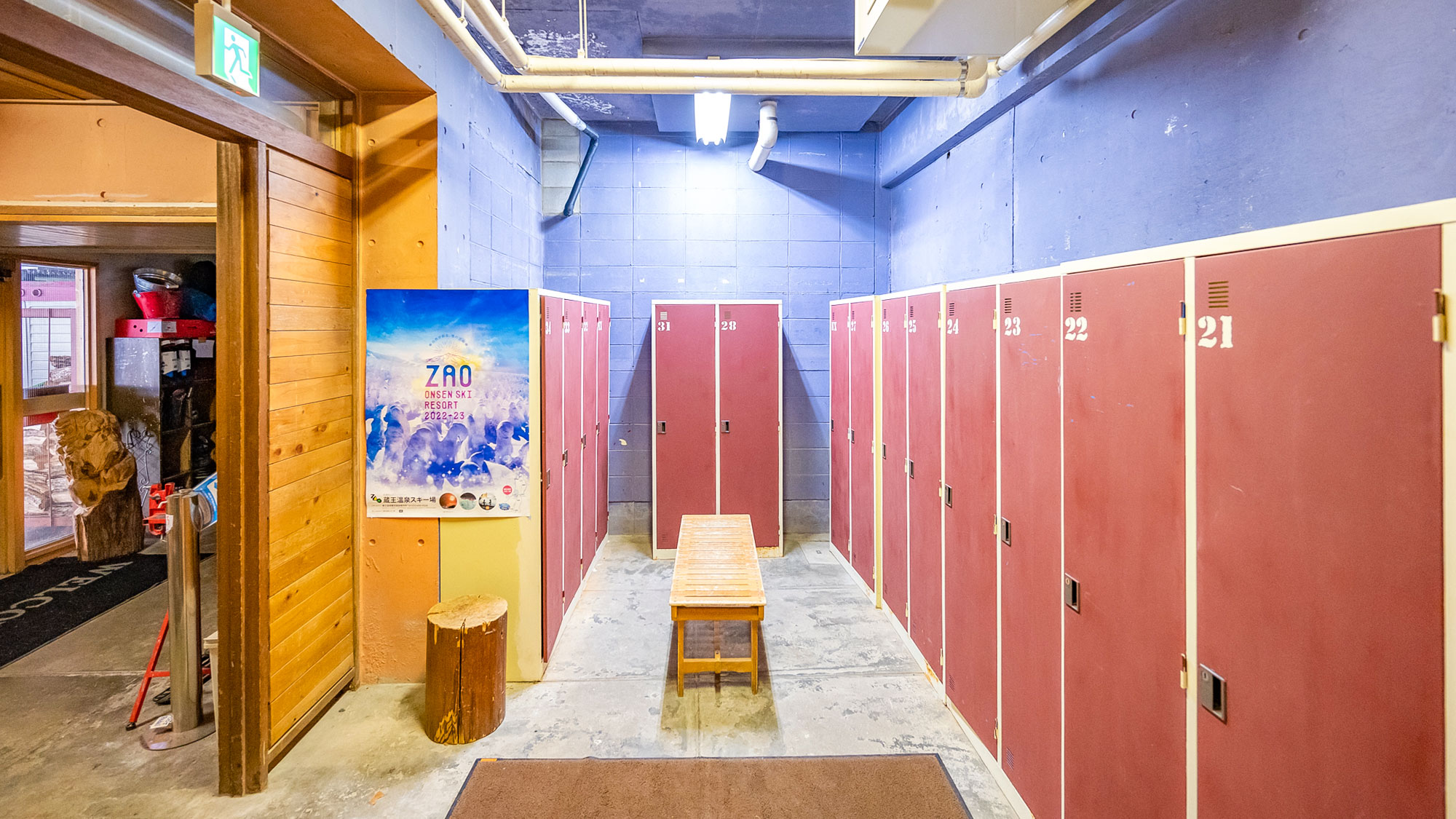 ・【地下室】スキーウエアなど保管するロッカー