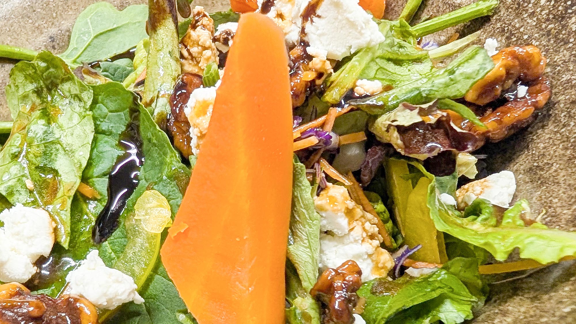 ・【夕食一例】地元の旬を活かしたメニュー「おまかせ日替わりコース」をお楽しみください