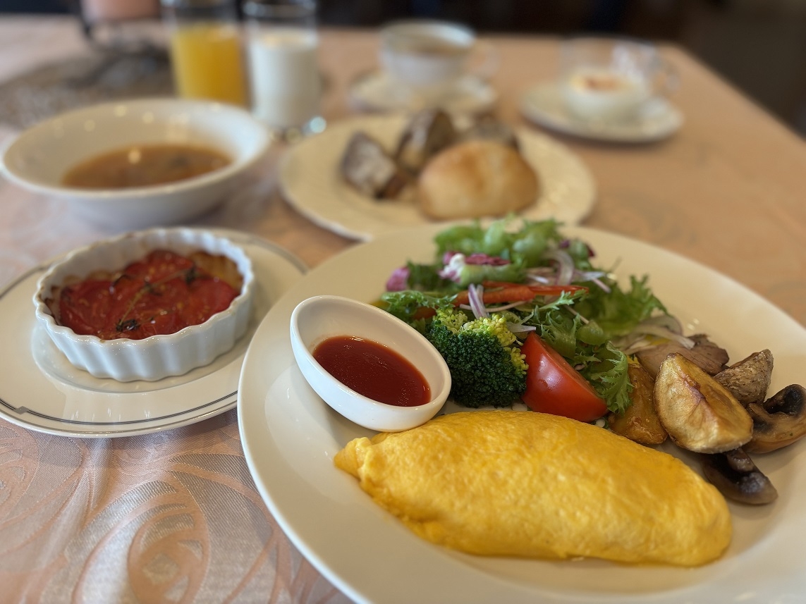 【観光・ビジネス・洋朝食付】夏風感じる爽やか洋食朝食をご堪能ください。