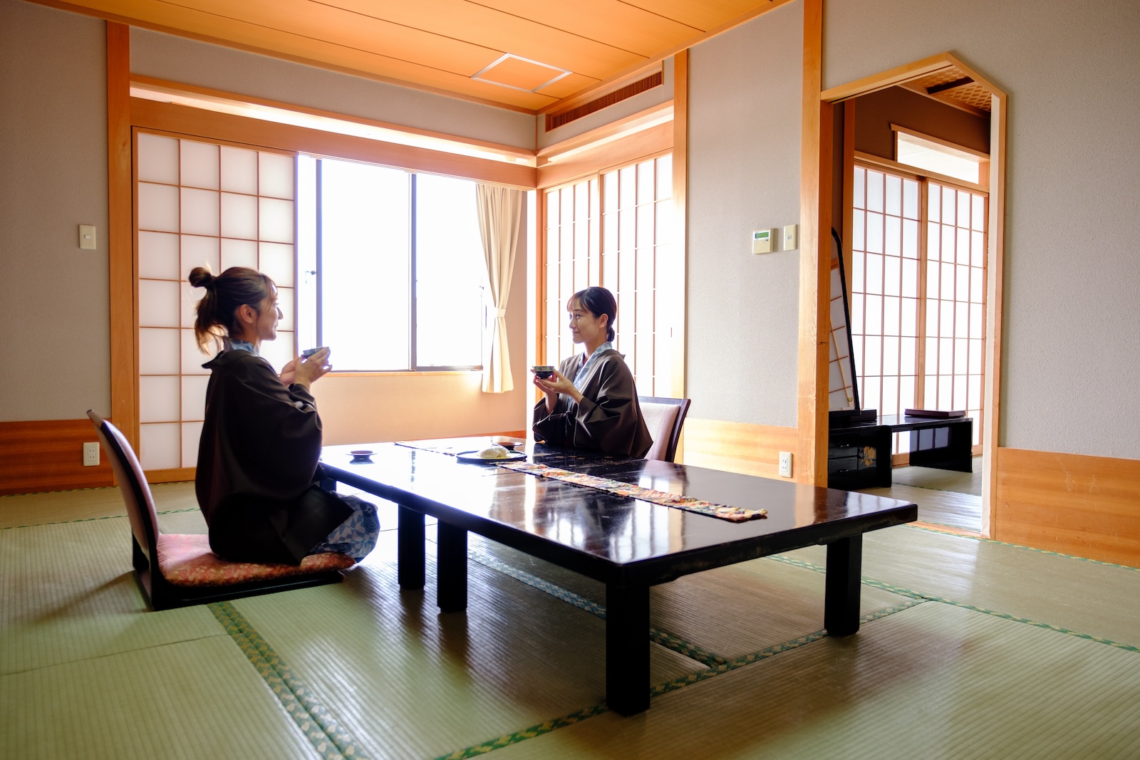 旅の疲れを客室でゆっくり過ごす