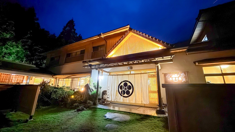【ひとり旅プラン】部屋から臨む山の四季・広い貸し切り風呂を1人占めの贅沢時間・バイク旅も歓迎