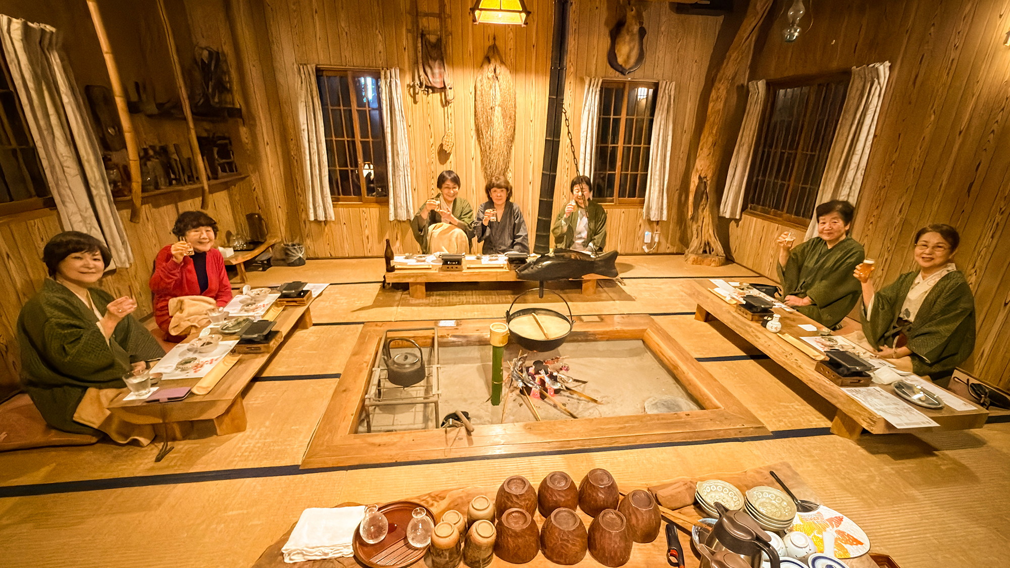 【囲炉裏※要問合せ】家族や仲間とともに囲炉裏を囲んで楽しむ食事は忙しい日常を忘れさせてくれます