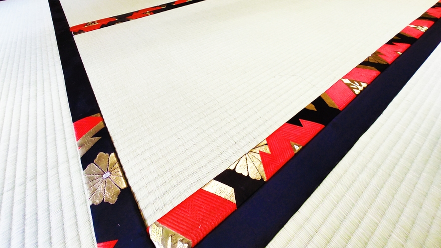 岩沙参の間　着物の帯を利用した畳の縁